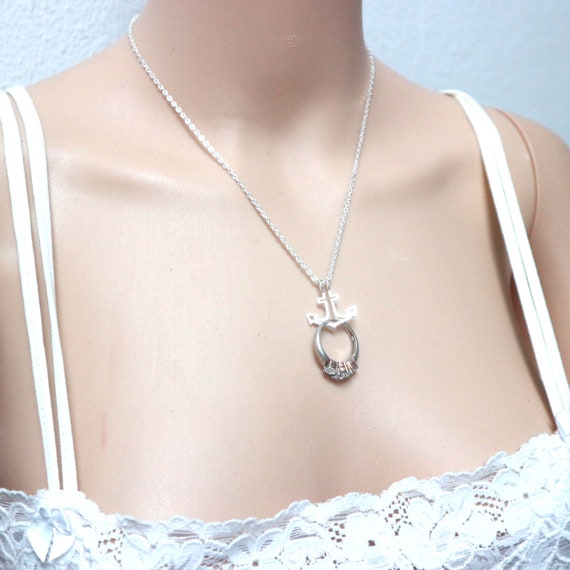 Necklace 2024 pendant holder