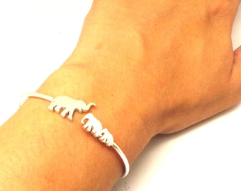 Bracelet en argent avec éléphant personnalisé