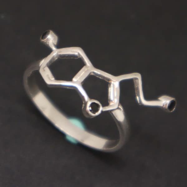 Anillo de molécula de serotonina científica - Piedra natal negra - Anillo de San Valentín para bodas, geeks y amantes de la ciencia - Regalo para el Día de la Madre de Química y Biología