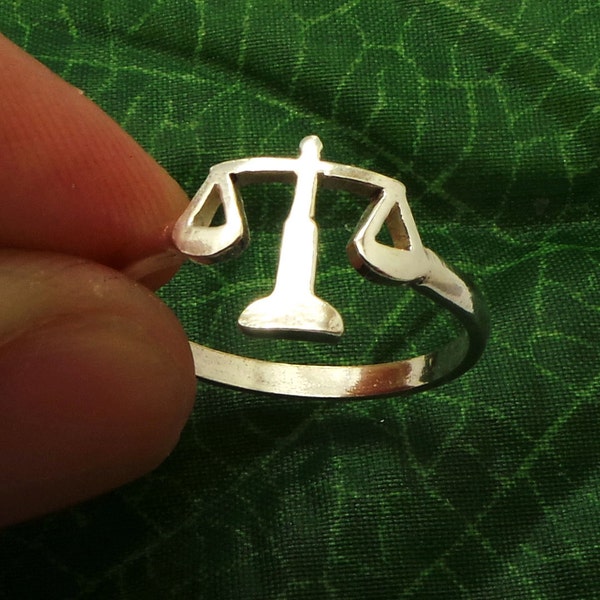 Silver Lawyer Graduation Ring - Avocat Student Jewelry, Classe de 2019, Zodiac Libra Ring,Lady Justice, Judge, Court, Attorney, Paralegal Gif