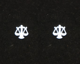 Pendiente de plata con diseño de abogado graduado: joyería de abogado, regalo para estudiantes de derecho, pendiente llamativo, pendiente de Libra, dama de la justicia.