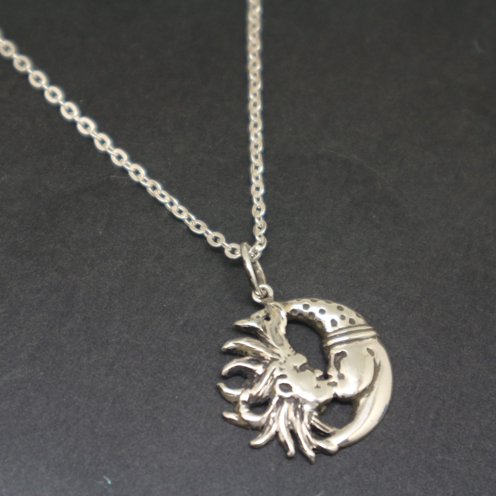 Sun and moon kissing necklace Clearance
