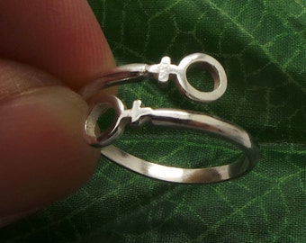 Pride Shack Venus Female Symbol Carved Ring – Women's Lesbian Pride Jewelry