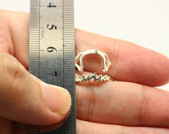 シルバーカスタム犬型リング：パーソナライズされたペットの姓