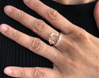 シルバーカスタム犬型リング：パーソナライズされたペットの姓