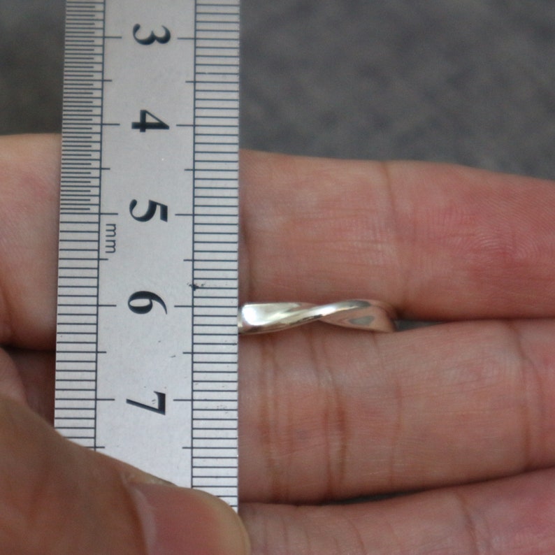 Mobius Promise Ring Silver Mobius Ring for Couple Wedding Band Alternative Matching Ring Infinity Ring Simple Delicate Moebius Ring