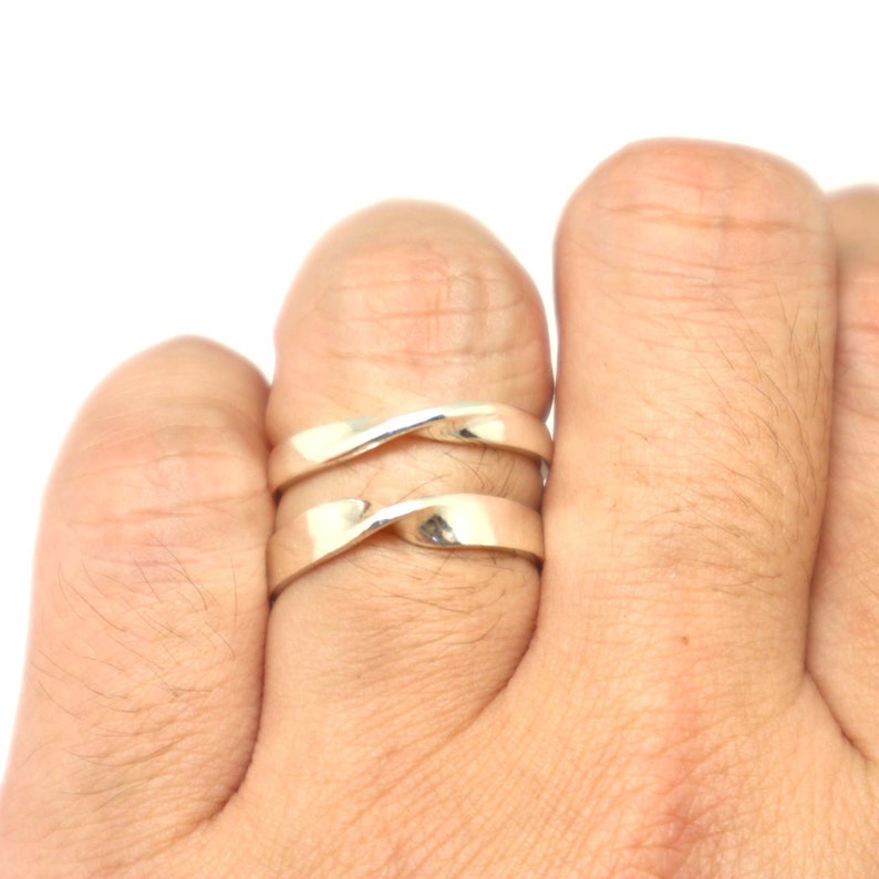 Mobius Promise Ring Silver Mobius Ring for Couple Wedding Band Alternative Matching Ring Infinity Ring Simple Delicate Moebius Ring