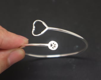 Silver Veterinarian Bracelet for Women - Vet Tech Gifts, Vet Graduation Gifts for Her, Mother, Daughter, Sister, Girlfriend, Stepmom. Niece