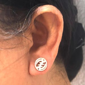 Pendientes de plata Gye Nyame: regalo africano para ella, mejor amiga, mujer, mamá, hija, novia, maestra o madre.