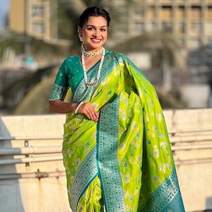 Banarasi Soft Silk Saree: Rose Gold Zari Meenakari Jaal Weave