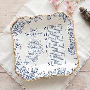Anpassad bibelvers smyckesfat, Gud säger att jag är kristen present till henne, personlig namnringhållare, Toile De Jouy religiös bricka