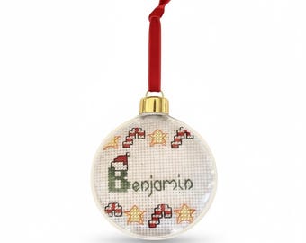 Pallina di Natale personalizzata a punto croce – Ornamento con nome personalizzato – Ricordo natalizio fatto a mano