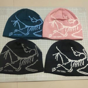Arcteryx Bird Head toque Merino Wool Beanie: blue pink Black, 58cm authentic NWOT