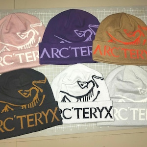 Arcteryx Bird Head toque Merino Wool Beanie: blue pink Black, 58cm authentic NWOT