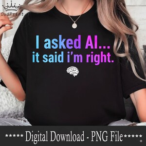 Könnte beinhalten: Schwarzes T-Shirt mit dem Text "I asked AI... it said I'm right" in blau-violettem Farbverlauf. Unter dem Text befindet sich eine weiße Gehirngrafik. Am unteren Rand steht "Digital Download - PNG File".