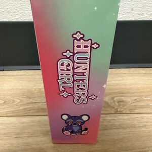Muñeca Hunters Girl de pelo morado con ojos 5D y música - Muñeca guerrera con chaqueta de 25 cm (10 pulgadas) imagen 6