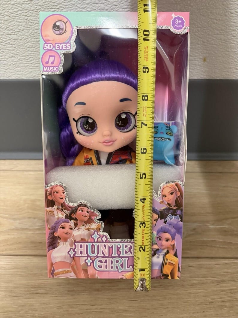 Muñeca Hunters Girl de pelo morado con ojos 5D y música - Muñeca guerrera con chaqueta de 25 cm (10 pulgadas) imagen 7