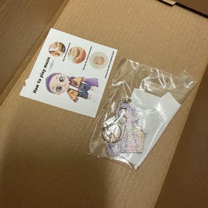 Muñeca Hunters Girl de pelo morado con ojos 5D y música - Muñeca guerrera con chaqueta de 25 cm (10 pulgadas) imagen 8
