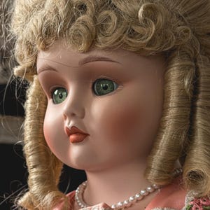 Vintage 22 ”porzellanpuppe mit Ringel Locken Haunting Vintage Porzellanpuppe Blonde Haare Blaue Augen Schöne Vintage Puppe