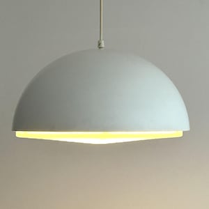 Lampa wisząca Vintage White Dome – duńska lampa sufitowa z białymi żaluzjami w stylu Mid-Century Modern, lata 70. XX wieku