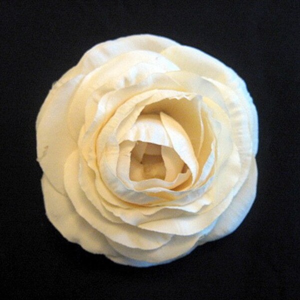 Cremige Elfenbein Hahnenfuß Seide Blume Haarspange, Bridal, Brautjungfern, Schleier Akzent