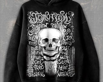 Vintage William Shakespeare Macbeth Skull Gothic Art Hoodie, Sweatshirt, T-Shirt – A Perfect Gift for History and Literature Lovers.