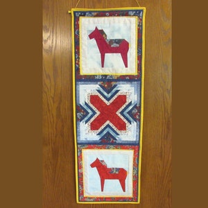 Dala horse hand quilted wall hanging 38x13 - Scandinavian textile, Sweden