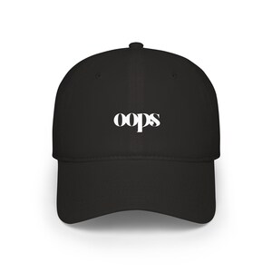 Cappellino da baseball Oops, 100% cotone twill, modello "dad hat", vestibilità regolabile unisex.