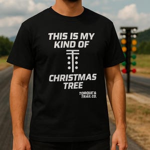 Este es mi tipo de árbol de Navidad: camiseta unisex de tejido grueso y teñido en prenda