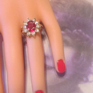 Vintage Gold Ring mit roten Strass und Kristalle - Größe 7,5 - R-058