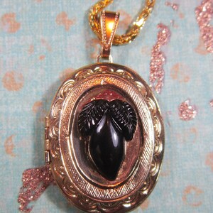 Vintage Gold Gravur Medaillon und Kette - N-529 - Gold Medaillon - graviert Gold Medaillon - Gold Gravur Medaillon