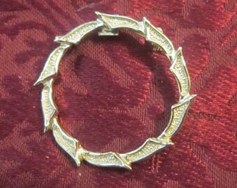 Vintage Silver Wreath Brooch