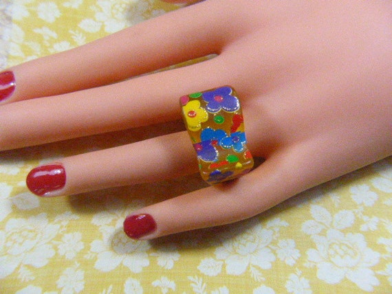 RARE - Vintage 1967 London Lucite Hand Painted Hip