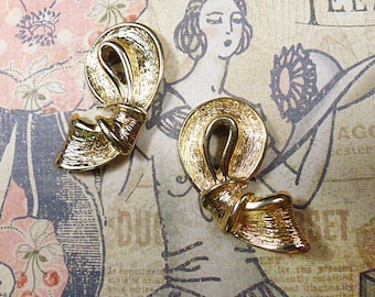 Vintage Embossed Gold Bow Clip Earrings - V-EAR-643 - Gold Clip Earrings - Gold Bow Earrings - Ribbon Bow Clip Earrings - Gold Earrings