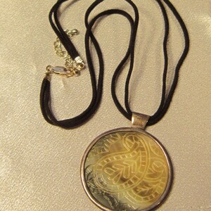 Vintage Mother of Pearl Etched Necklace