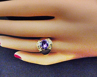 Vintage Purple Solitaire Ring With Crystals on Gold Band - Size 7.5 - R-140