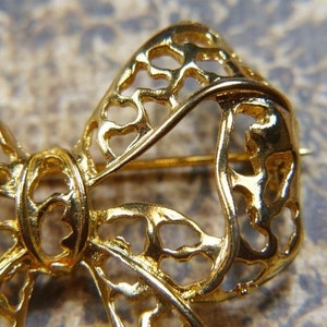 Vintage Bright Gold Filigree Bow Brooch - BR-807 - Gold Bow Brooch - Gold Bow Pin