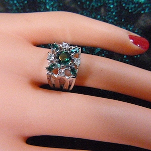 Vintage Art Deco Style Green Rhinestone STERLING Ring - Size 5 - R-335 - Green Rhinestone Ring - Square Ring - Victorian Style Ring