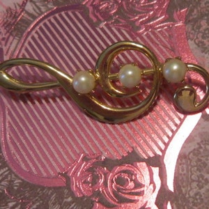 Vintage Gold Brooch With Pearls