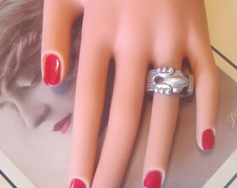 Vintage Silver Ring - Size 8.5 - R-090