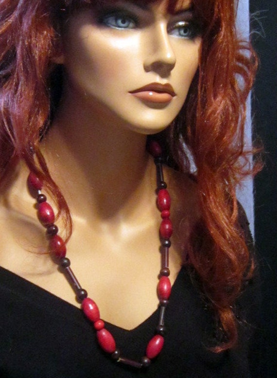 Vintage Red and Black Bead Necklace