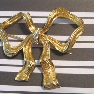 Vintage Gold Bow Brooch
