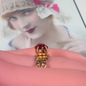 Vintage Gold Ring With Red Rhinestone - Size Adjustable - R-343