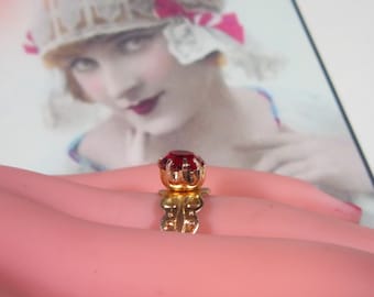 Vintage Gold Ring With Red Rhinestone - Size Adjustable - R-343