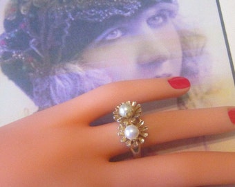 Vintage Gold Ring With Two Pearls - Size 4 - R-081