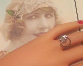 Vintage Silver Ring With Mother of Pearl - Size 5.25 - R-085