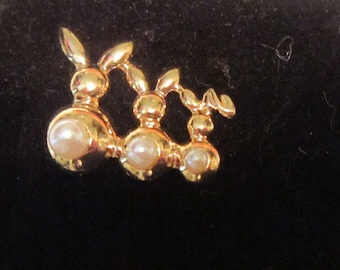 Vintage Pearl and Gold Bunny Tack