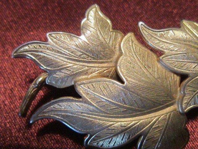Broche Ancienne Feuille Dorée Vintage - Marque 3 Suisses, Bijou Fantaisie B047