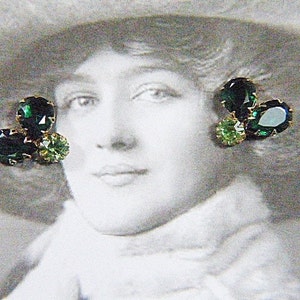 Vintage Green Rhinestone Clip Earrings -V-EAR-630 - Rhinestone Earrings - Green Rhinestone Earrings - Clip Earrings