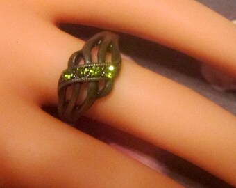 Vintage Bronze Ring With Green Crystals - Size 7 - R-174